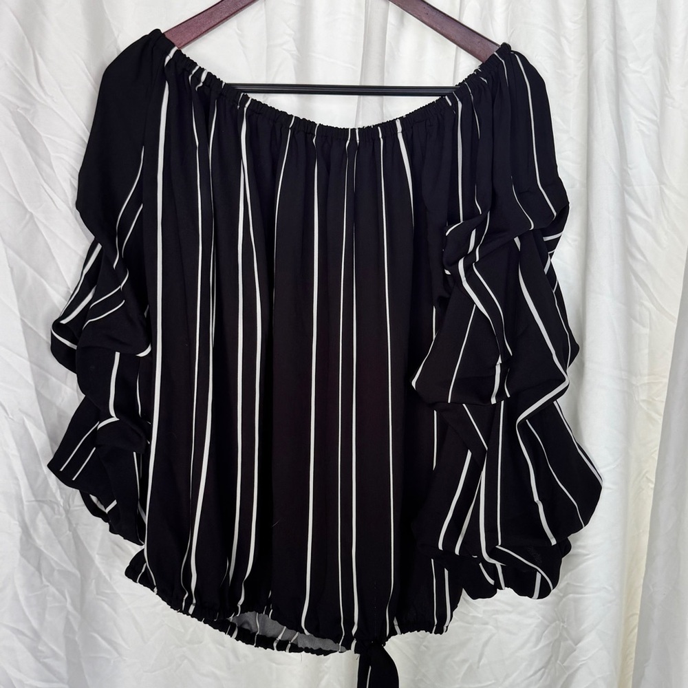 Vince Camuto 1X Black & White Striped Off Shoulder Ruffle Sleeve Blouse